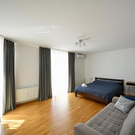 Cozy Apartment Next To The Park Ternopil Extérieur photo