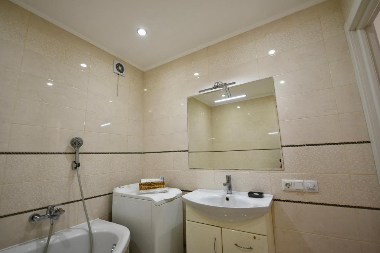 Cozy Apartment Next To The Park Ternopil Extérieur photo