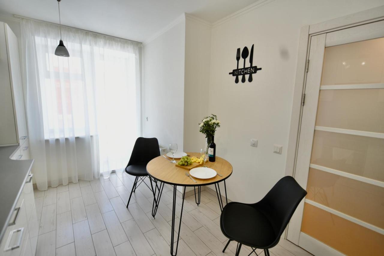Cozy Apartment Next To The Park Ternopil Extérieur photo