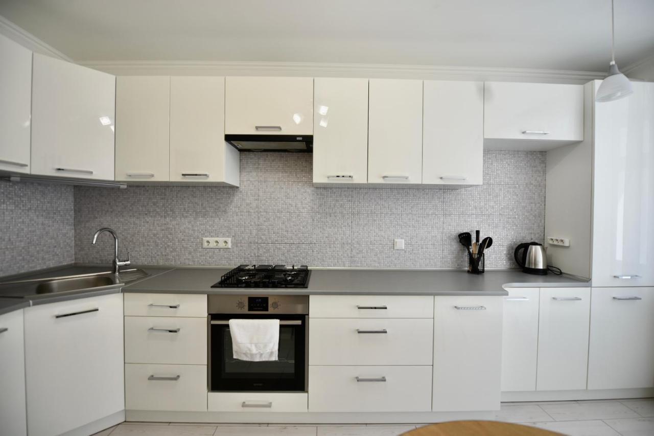 Cozy Apartment Next To The Park Ternopil Extérieur photo