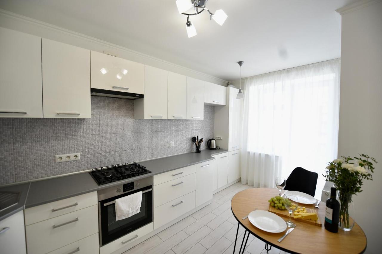 Cozy Apartment Next To The Park Ternopil Extérieur photo